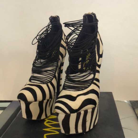 London Trash Ceres pumps in Zebra size 7 - Picture 7 of 8